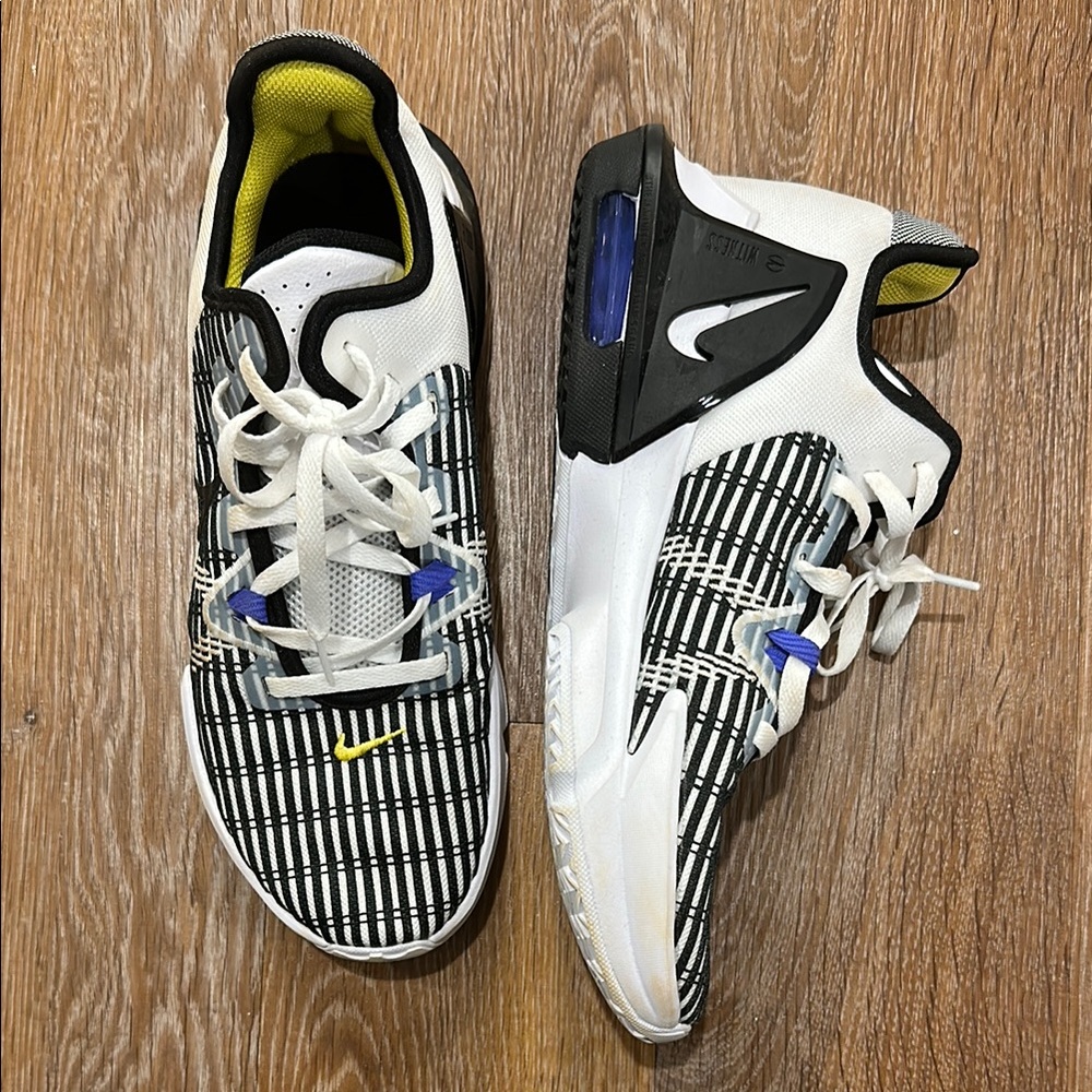 Nike Men's Black and White Athletic Shoes Basketball size 10.5 EUC